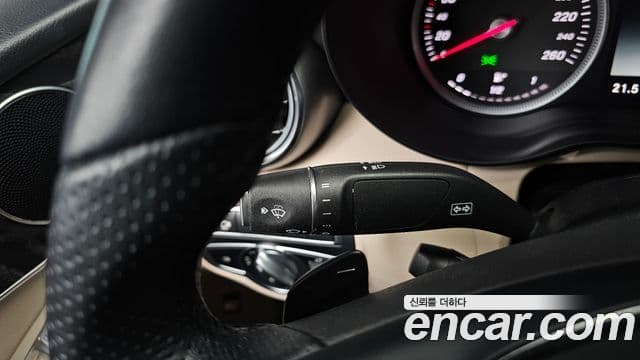Mercedes-Benz GLC-Class 2019 — Photo 7/32