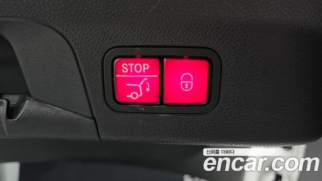 Mercedes-Benz GLC-Class 2019 — Photo 8/32