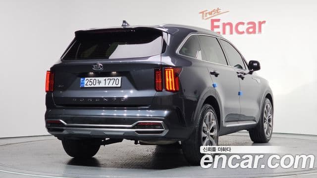 Kia Sorento 2021 — ფოტო 2/20