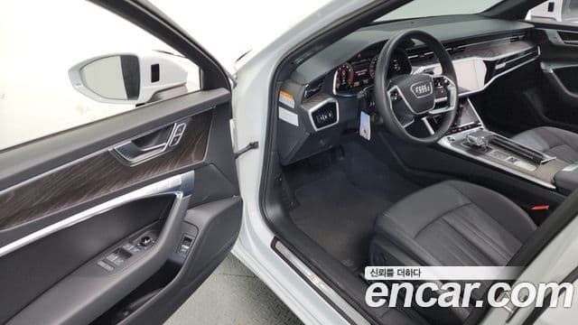 Audi A6 2022 — ფოტო 13/20
