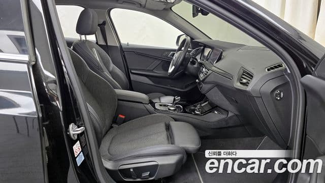 BMW 1 Series 2023 — фото 11 из 20