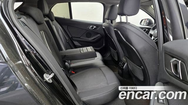 BMW 1 Series 2023 — фото 12 из 20