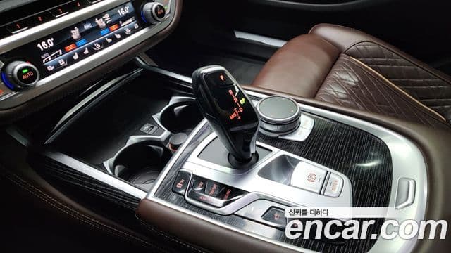 BMW 7 Series 2020 — фото 8 из 20