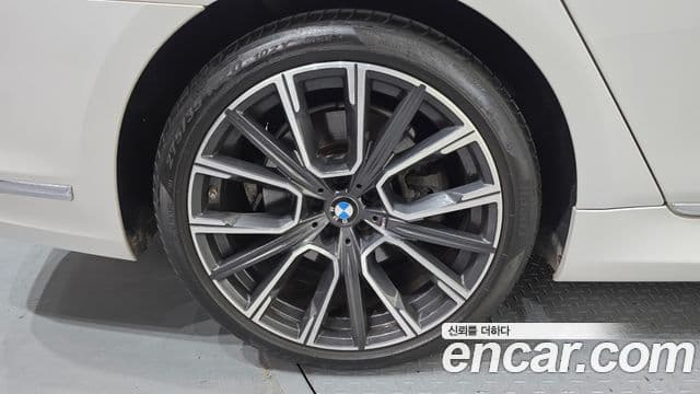 BMW 7 Series 2020 — Photo 5/36