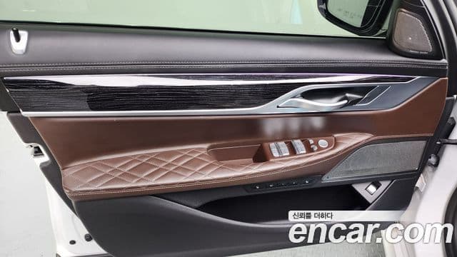 BMW 7 Series 2020 — Photo 15/36