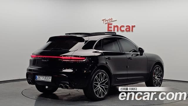 Porsche Macan 2022 — Фото 2/20