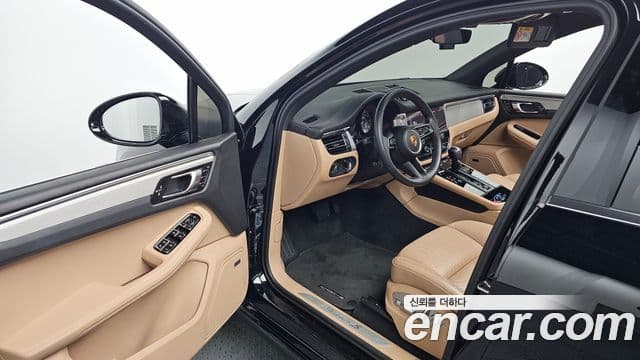 Porsche Macan 2022 — Фото 10/20