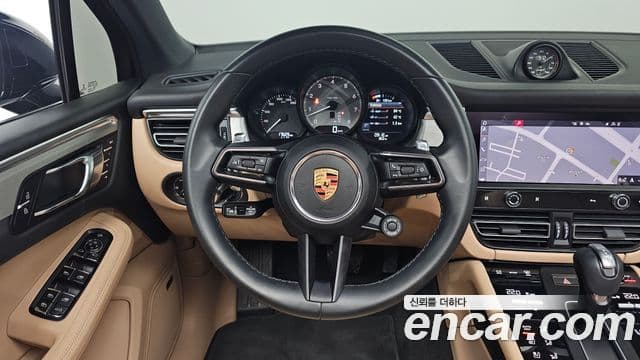 Porsche Macan 2022 — Фото 13/20