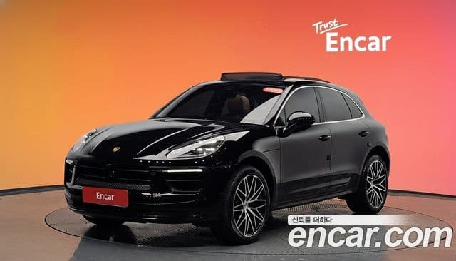 Porsche Macan 2022 — Фото 1/20