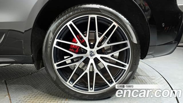 Porsche Macan 2022 — Photo 38/40