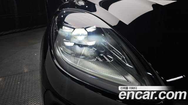 Porsche Macan 2022 — Photo 21/40