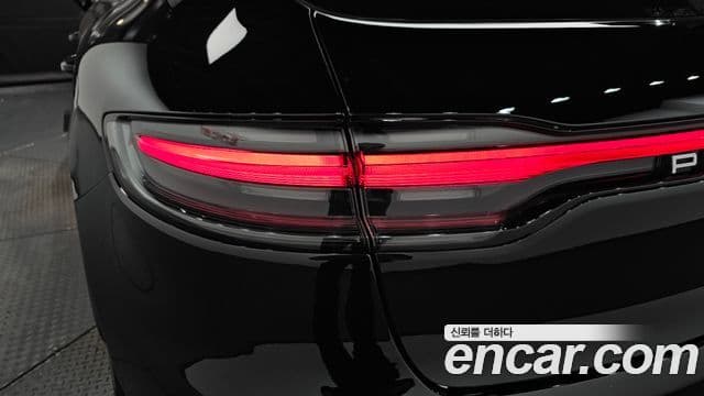 Porsche Macan 2022 — Photo 16/40