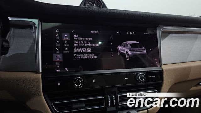 Porsche Macan 2022 — Photo 34/40