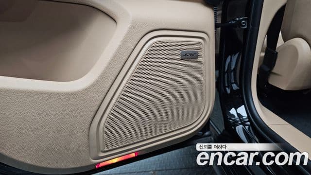 Porsche Macan 2022 — Photo 32/40