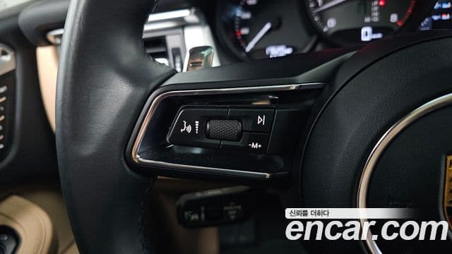 Porsche Macan 2022 — Photo 3/40