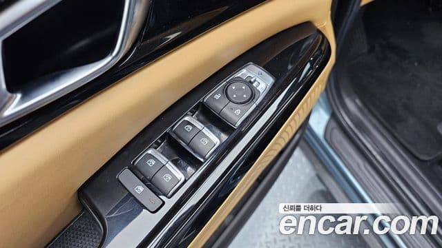 Kia Carnival 2021 — фото 17 из 20