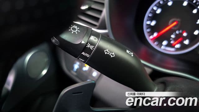Genesis G70 2018 — ფოტო 19/20