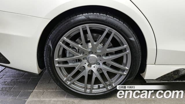 Mercedes-Benz S-Class 2019 — Photo 6/20