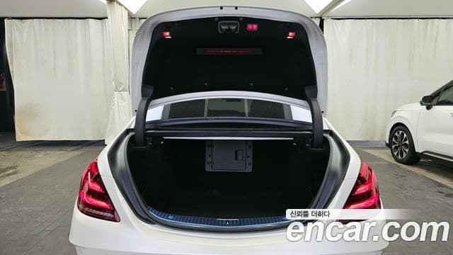 Mercedes-Benz S-Class 2019 — Photo 12/20