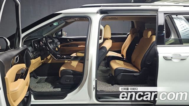 Kia Carnival 2021 — Фото 18/20