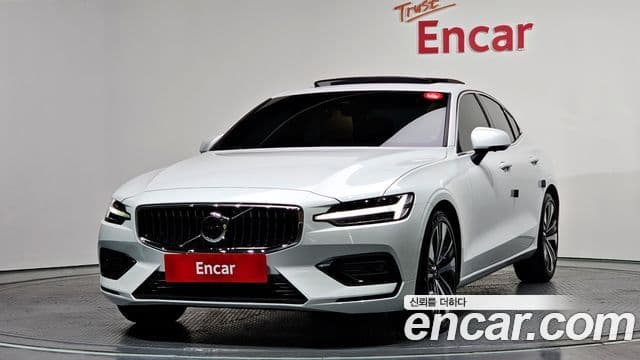 Volvo S60 2023 — ფოტო 10/20