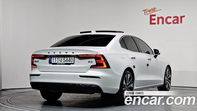 Volvo S60 2023 — ფოტო 1/20