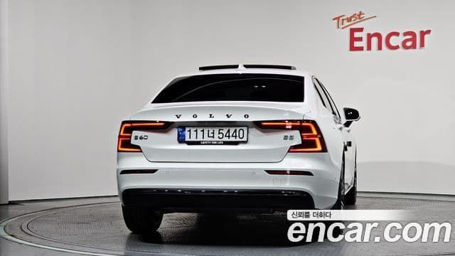 Volvo S60 2023 — ფოტო 3/20