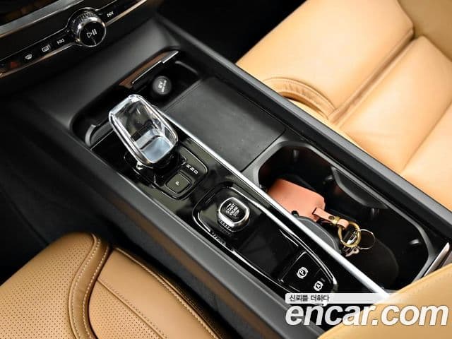 Volvo S60 2023 — ფოტო 8/20