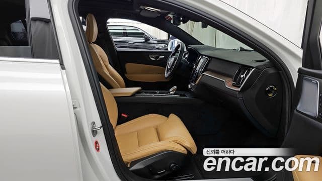 Volvo S60 2023 — ფოტო 12/20