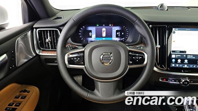 Volvo S60 2023 — ფოტო 13/20