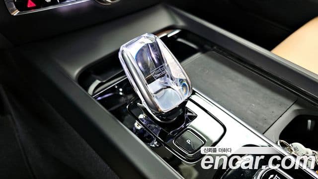 Volvo S60 2023 — ფოტო 16/20