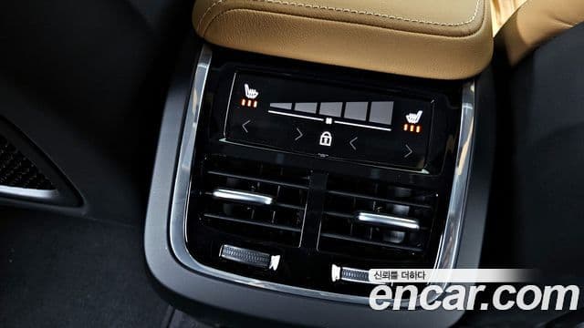 Volvo S60 2023 — ფოტო 18/20