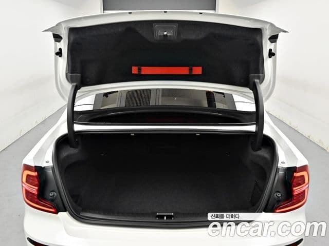 Volvo S60 2023 — ფოტო 20/20