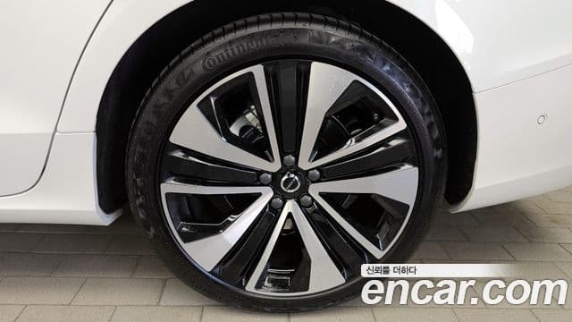 Volvo S60 2023 — Photo 15/37