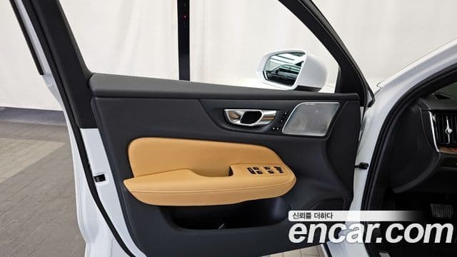 Volvo S60 2023 — Photo 26/37