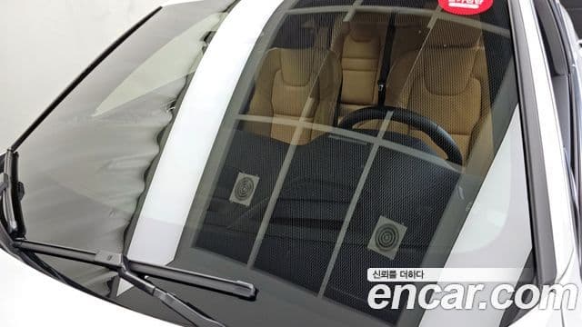 Volvo S60 2023 — Photo 16/37