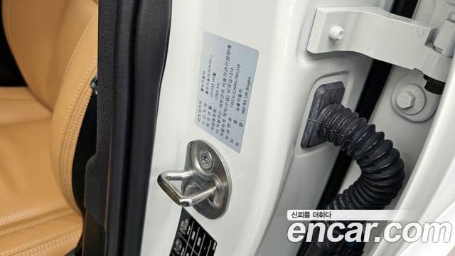 Volvo S60 2023 — Photo 35/37
