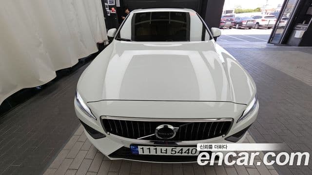 Volvo S60 2023 — Photo 20/37