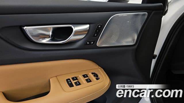Volvo S60 2023 — Photo 36/37