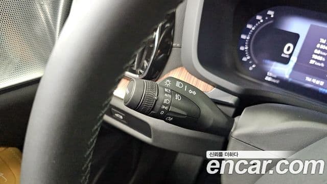 Volvo S60 2023 — Photo 27/37