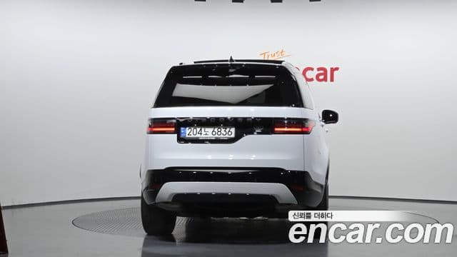 Land Rover Discovery 5 2022 — ფოტო 4/20