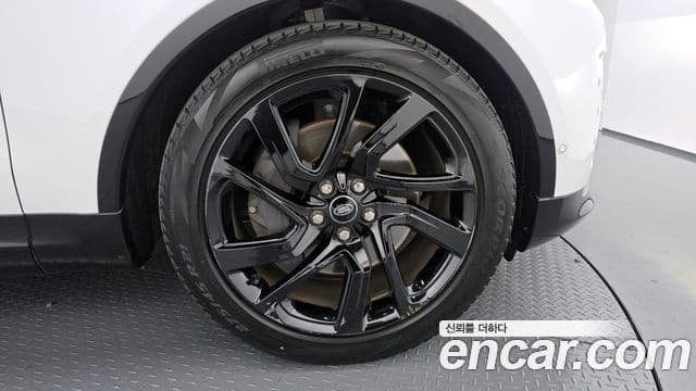 Land Rover Discovery 5 2022 — ფოტო 5/20