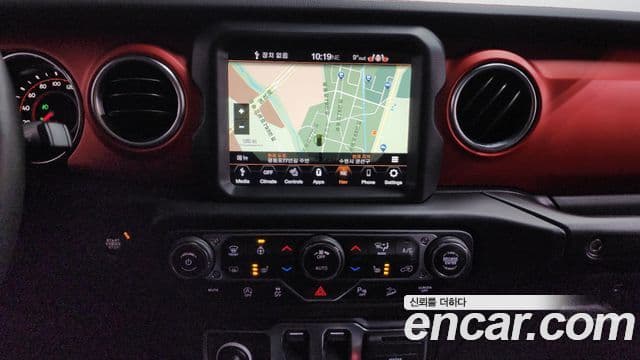 Jeep Wrangler 2020 — ფოტო 14/20