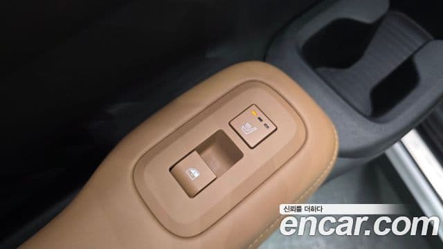 Hyundai Santa Fe 2023 — ფოტო 19/20
