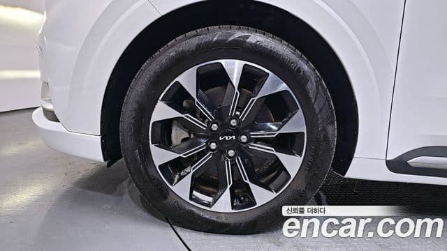 Kia Carnival 2023 — фото 5 из 20