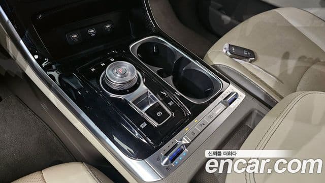 Kia Carnival 2023 — фото 9 из 20
