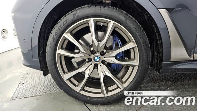 BMW X7 2021 — ფოტო 5/20