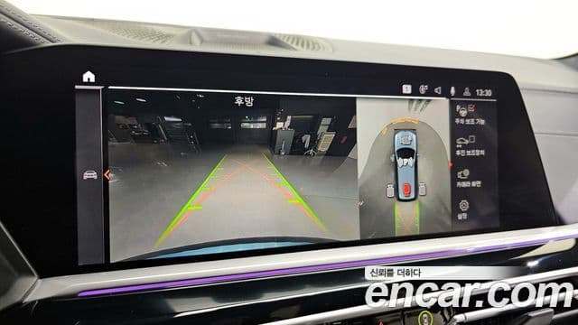BMW X7 2021 — ფოტო 16/20
