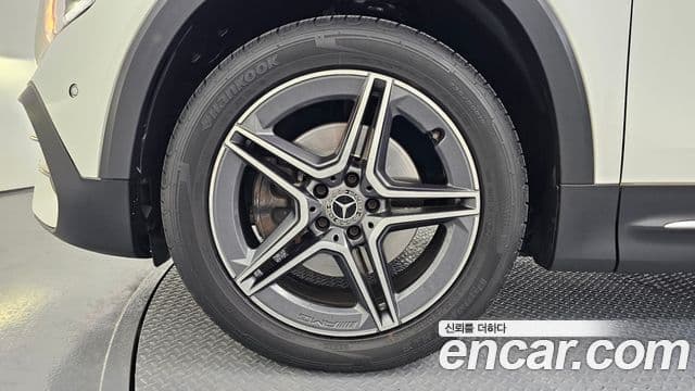 Mercedes-Benz GLB-Class 2021 — ფოტო 5/20
