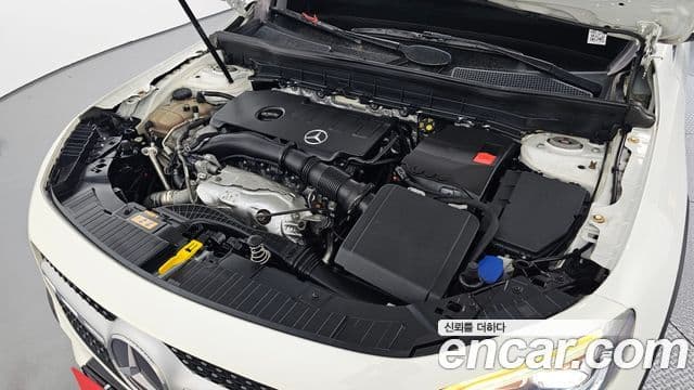 Mercedes-Benz GLB-Class 2021 — ფოტო 6/20